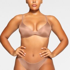 SKIMS Wireless Form Super Push-Up Bra